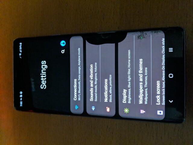 The Samsung Galaxy Note 9 showing the Settings app. There is a fairly large (about 5% of the screen) dead pixel blob on the right side of the screen, about two-thirds of the way down.